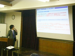 日本のエネルギー課題における「３Ｅ＋Ｓ」と政策のポイントについてプレゼンする立石講師
